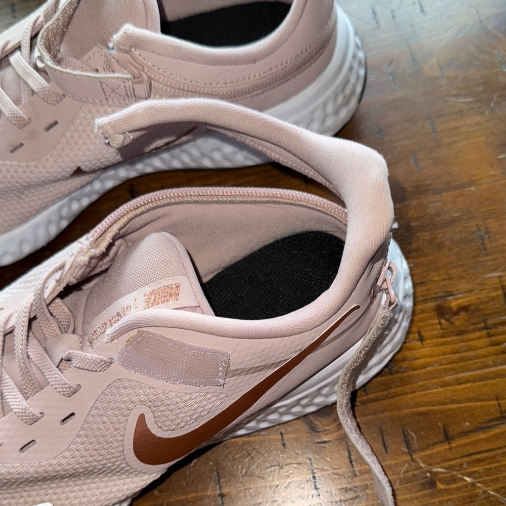 Nike revolution Women's Pink Running Shoes size 10 - Picture 3 of 9